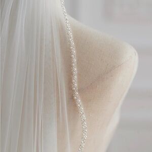 Elegant White Bridal Veil with Pearl Trim